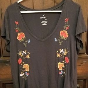 American Eagle favorite t embroidered sz L